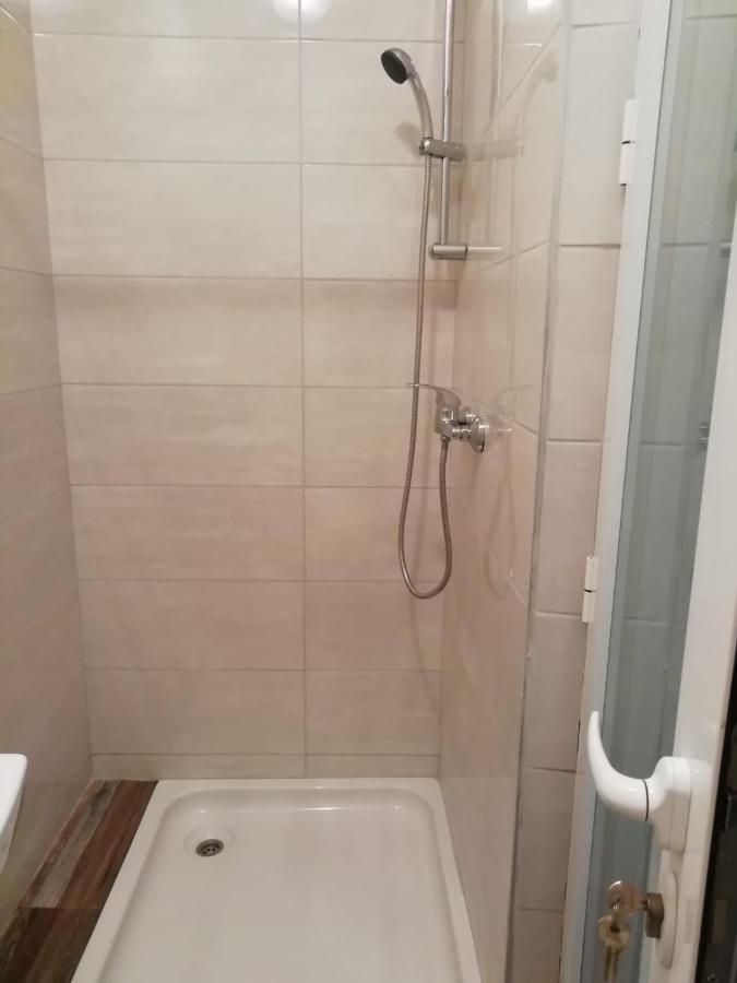 Jona - Dugi Rat - Mali Rat Appartement Buitenkant foto