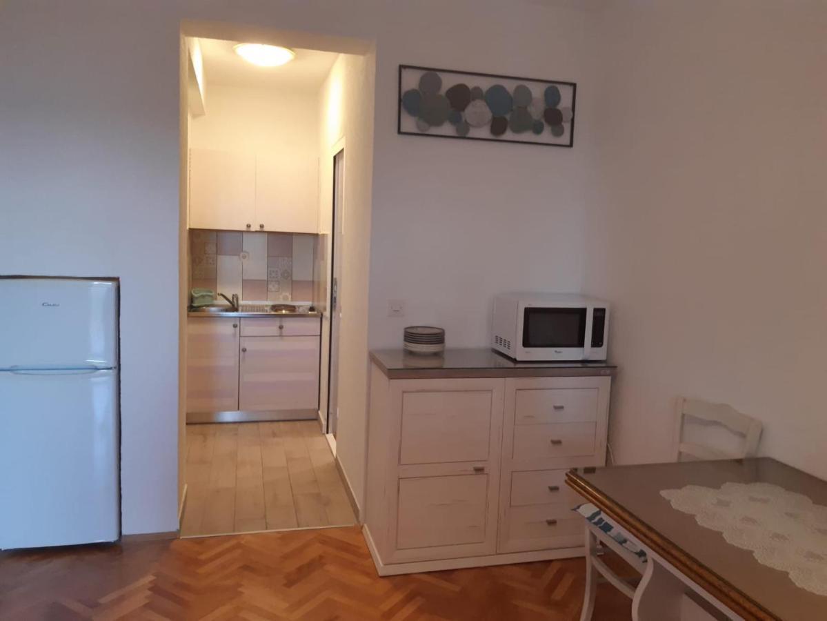 Jona - Dugi Rat - Mali Rat Appartement Buitenkant foto