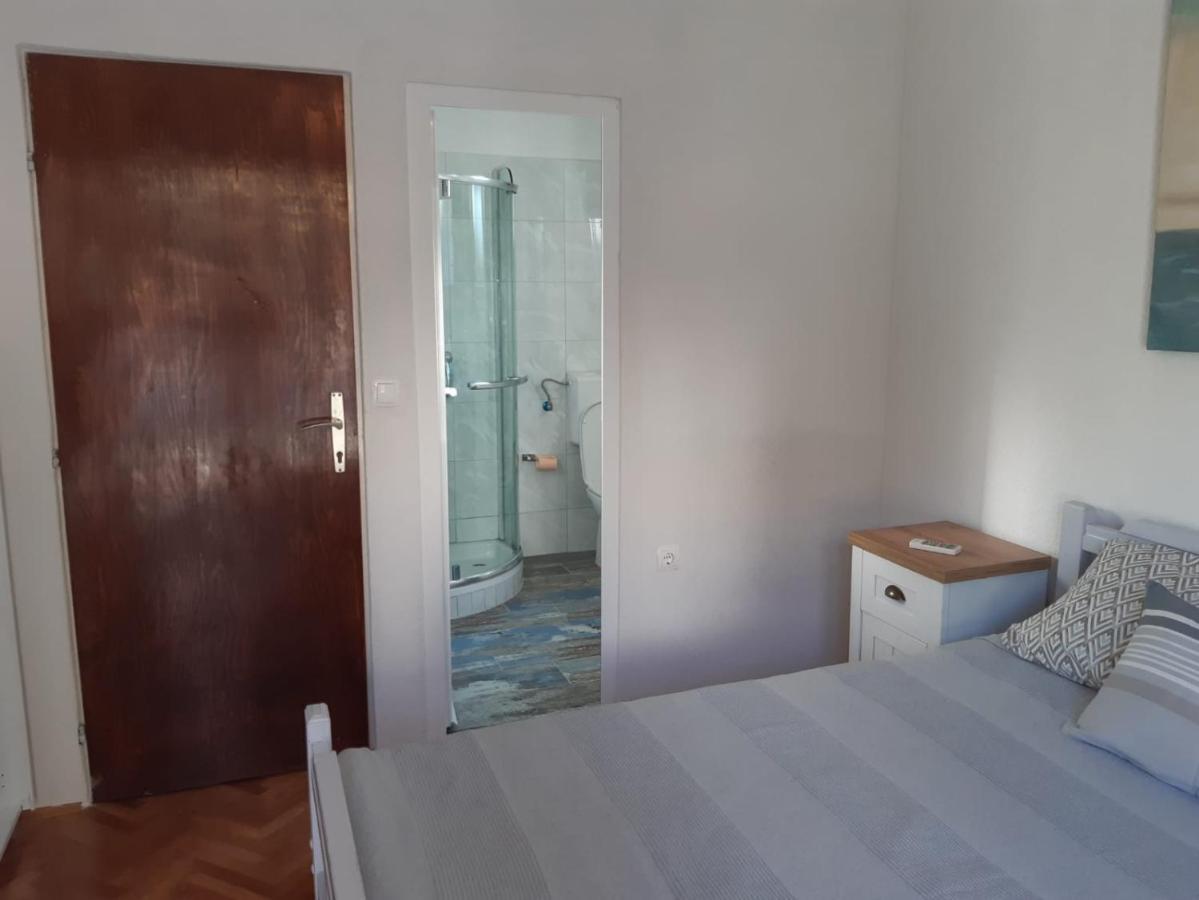 Jona - Dugi Rat - Mali Rat Appartement Buitenkant foto