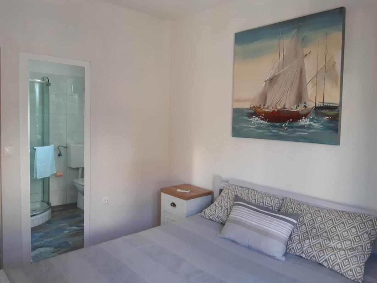 Jona - Dugi Rat - Mali Rat Appartement Buitenkant foto
