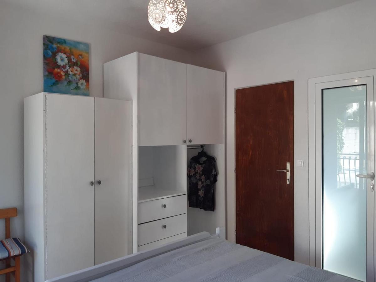 Jona - Dugi Rat - Mali Rat Appartement Buitenkant foto