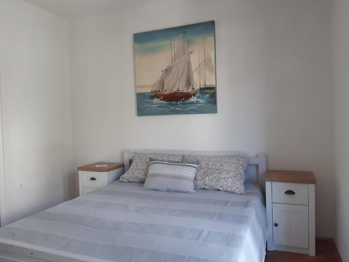 Jona - Dugi Rat - Mali Rat Appartement Buitenkant foto